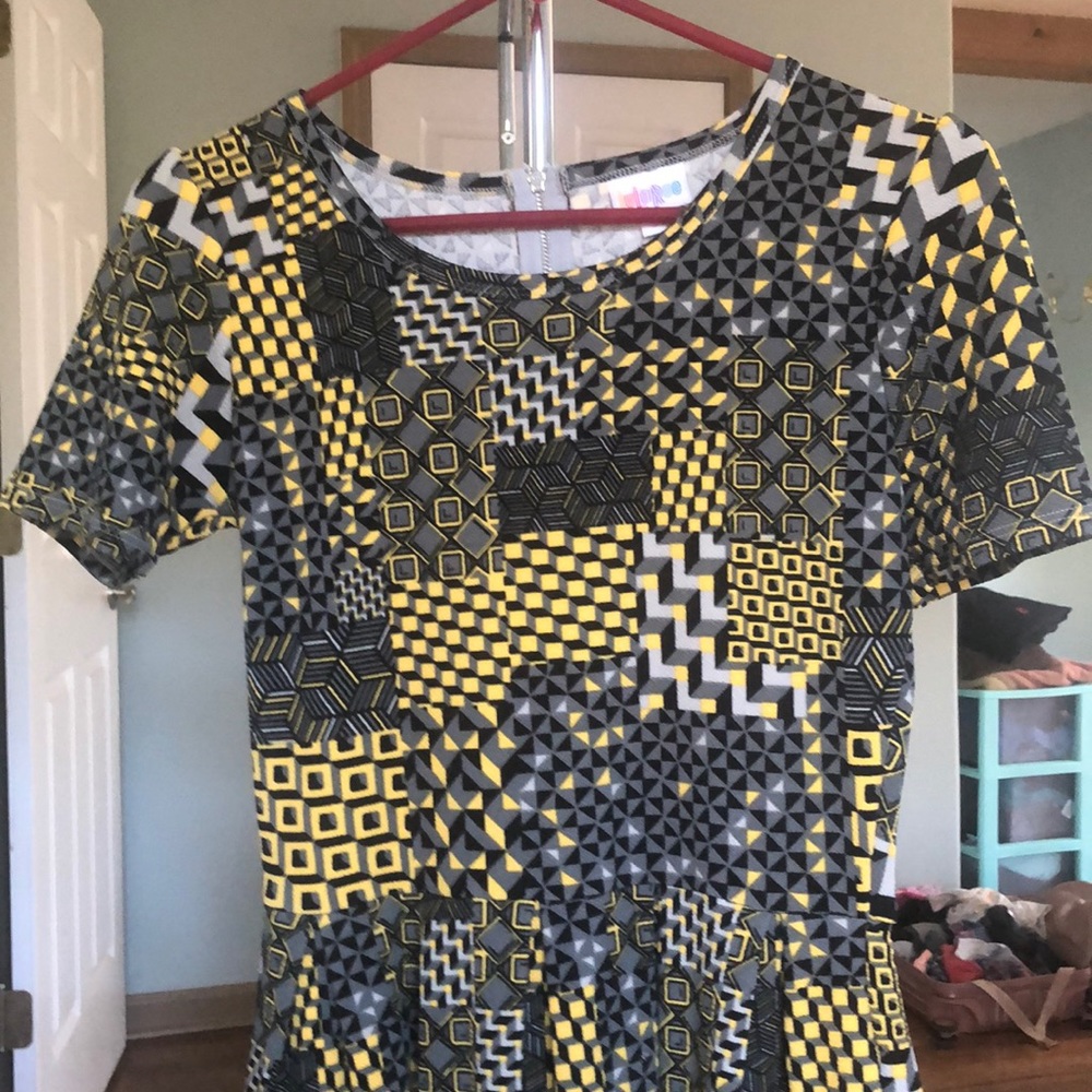 NWOT Small LuLaRoe Amelia.